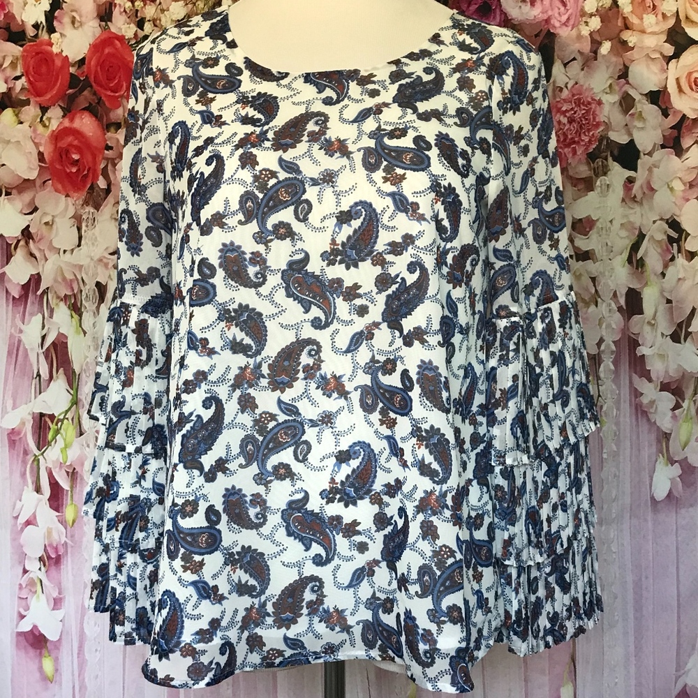 Luna Project White/Blue Paisley Pleated Sleeve